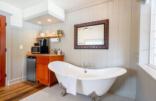 McCloud Cabin | Shasta View Lodge - Cabin 2