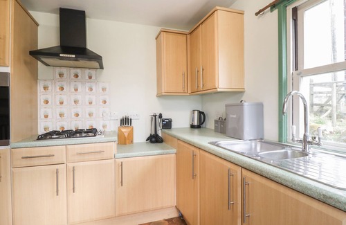 Bankend Cottage | SHAW COTTAGE, pet friendly, character holiday cottage in New Abbey