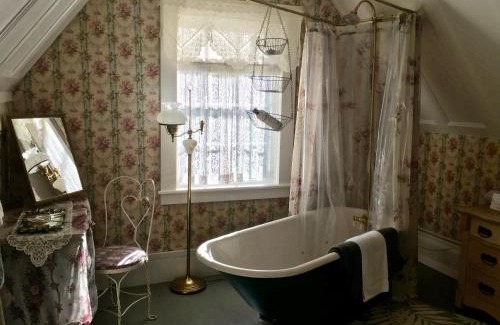Ferndale Bed & Breakfast | Shaw House Inn