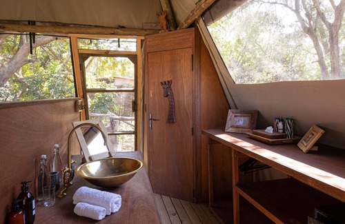 South Luangwa National Park Cabin | Shawa Luangwa Camp
