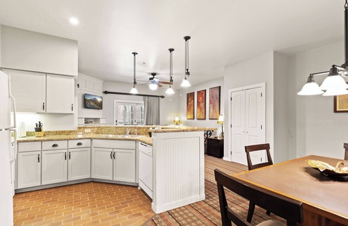 East Stroudsburg Resort | Shawnee on Delaware, PA: 2BR Resort Pool, Hike, Bike, Ski, Fish Near Attractions