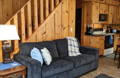 Golconda House | Shawnee Pines Lodging - #1 Loft Cabin