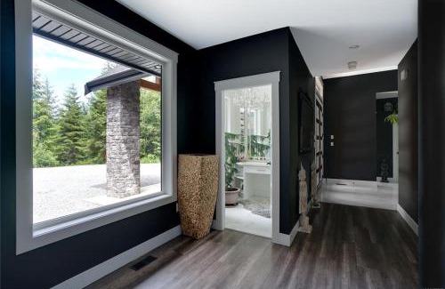 Shawnigan Lake House | Shawnigan Lake Retreat with Theatre