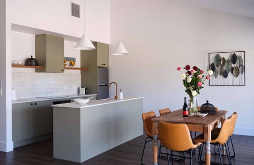 Bombira Villa | Shawwood Winery - Luxury Mudgee Farm Accommodation, Newly built with space, views close to town and wineries
