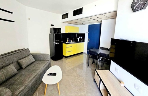Bat Yam Apartment | SHaYaSH apartments Leonardo Bat-Yam