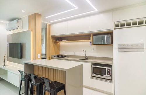 Itacolomi Apartment | SHC - Condominium With Pool 50m From the Beach in Picarras