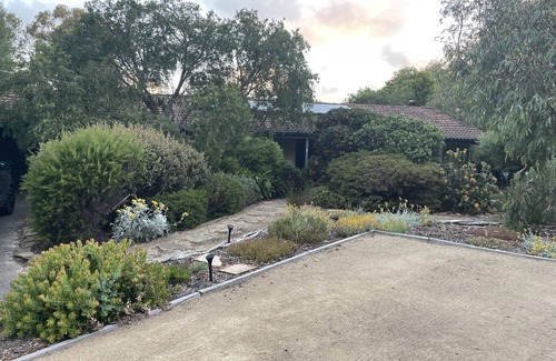 Somers House | She-oak Cottage - Stroll to the beach
