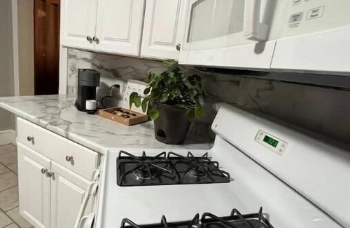 Bloomington House | Sheba Queen