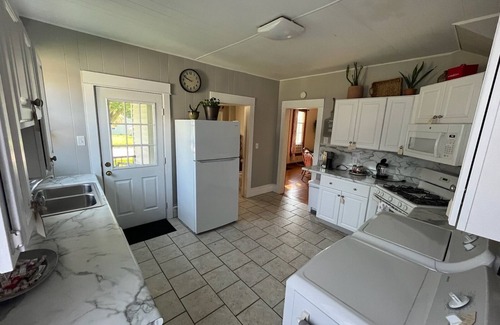 Bloomington House | Sheba Queen