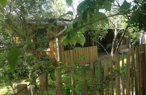 Piraillan House | Shed with covered terrace and private garden