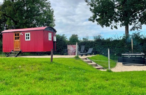 Mount Nugent House | Sheelinhuts