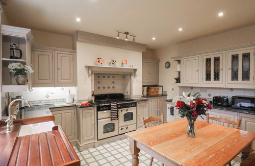 Fylingthorpe Cottage | SHEEN COTTAGE, pet friendly, country holiday cottage in Fylingthorpe