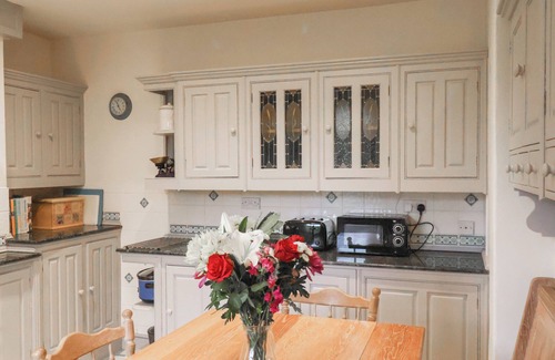 Fylingthorpe Cottage | SHEEN COTTAGE, pet friendly, country holiday cottage in Fylingthorpe