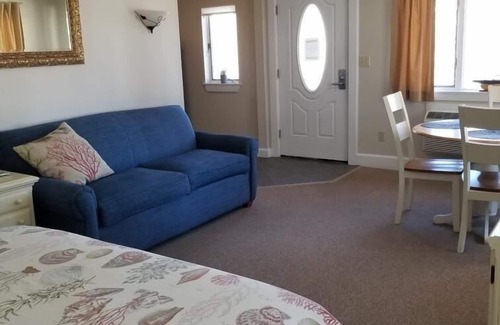Edgecomb Apartment | Sheepscot Harbour Studio #215