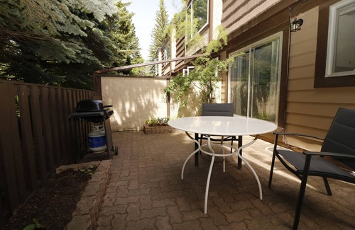 Southwest Calgary House | Sheer Perfection by MRU & RGH, 7 min to Downtown! BL#247080