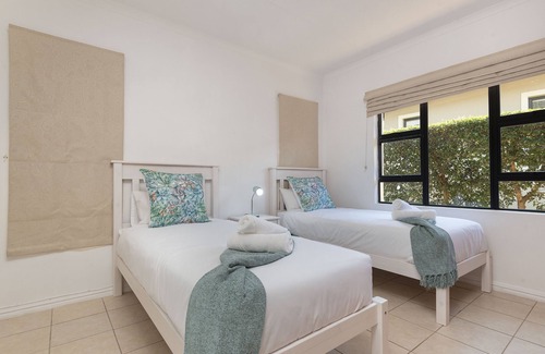 Sheffield Beach House | Sheffield Cove 30 - Three Bedroom House, Sleeps 6
