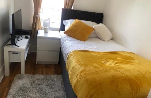 Hillsborough House | Sheffield Retreat - Cozy 3 Bedroom House