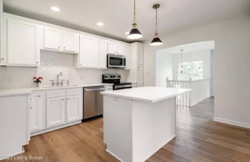 Shelbyville House | Shelbyville, KY - Bourbon Trail, Horse Country and more. A modern, spacious gem.