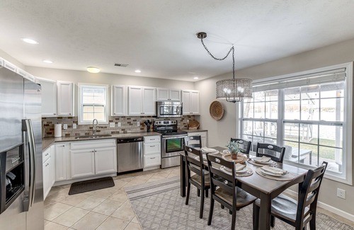 Shelbyville Cottage | Shelbyville Lakefront Home w/ Furnished Patio!