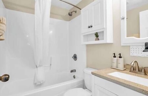 Rantoul House | Sheldon House a 3-bedroom stay perfect for relaxing sleep