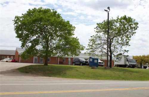 Keysville Hotel | Sheldon's Motel by OYO Keysville Near Hwy 360
