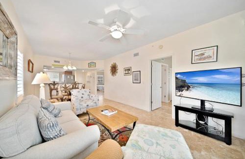 Sanibel House | Shell Island Beach Club #7B