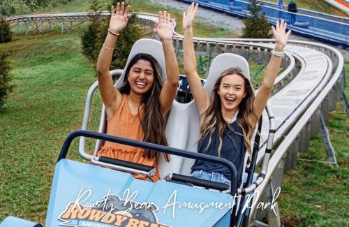 Sevierville House | Shell Mtn Splash: 4BR Haven, Views, Pool & Hot Tub