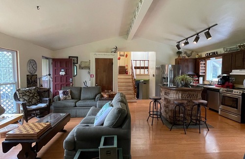 Ann Arbor House | Shelley's Retreat, entire house & efficiency suite