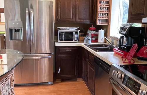 Ann Arbor House | Shelley's Retreat, entire house & efficiency suite