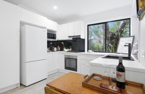 Sawtell House | Shellies on the Beach Little House - 2BR Absolute Beachfront with Outdoor Bath