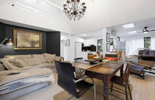 Sawtell House | Shellies on the Beach Little House - 2BR Absolute Beachfront with Outdoor Bath