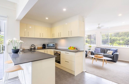 Fingal Bay House | Shells on the Shore 1, 9 Lentara St - Air Con, Wi-Fi, Linen, Boat Parking