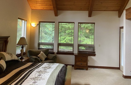 Priest River House | Sheltered by trees on the 18th Fairway this elegant home awaits you.