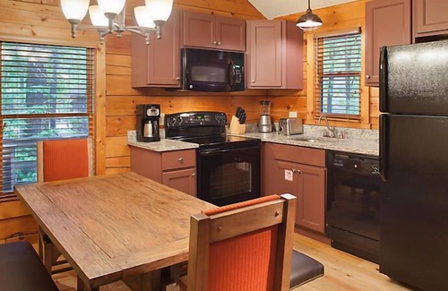Gordonsville Resort | Shenandoah Crossing Resort with acres of wilderness