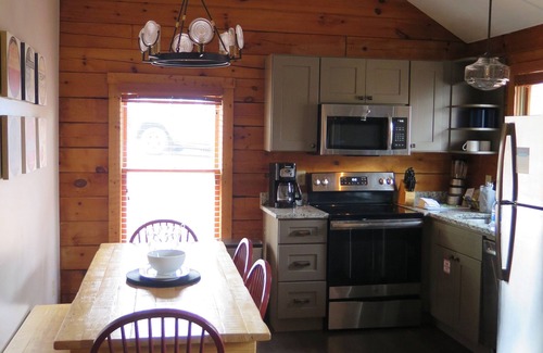 Gordonsville Cabin | Shenandoah Crossing-2 bedroom Deluxe Cabin SEE DESCRIPTION NOTE BEFORE BOOKING!