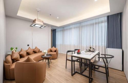 Longgang Hotel | Shenzhen Zhongchen International Hotel - Shenzhen Baolong Subway Station Branch