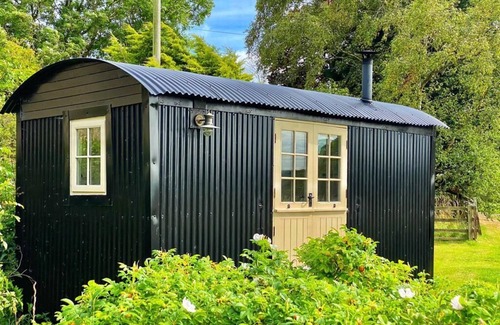 Crawcrook Cabin | shepherd hut glamping in Northumberland