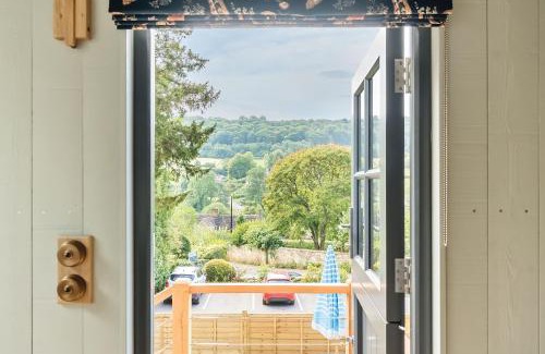 Brimpsfield House | Shepherd Huts at Sheepscombe