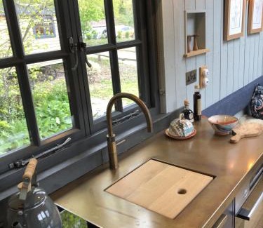 Brimpsfield House | Shepherd Huts at Sheepscombe