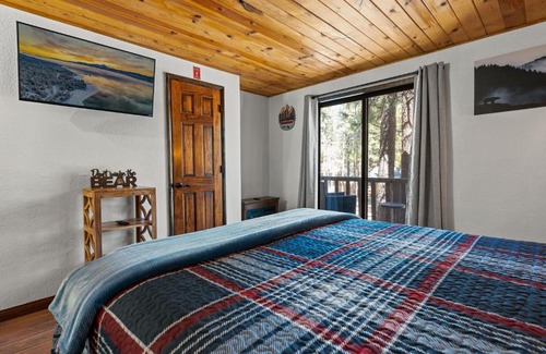 Woodlands House | Shepherd's Cabin - Gambrel cabin, spacious while still being cozy and inviting! cabin