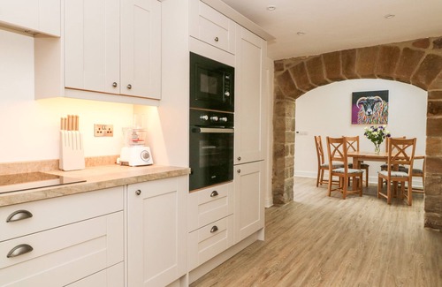 Harrogate Cottage | SHEPHERD'S CROOK, pet friendly, luxury holiday cottage in Spofforth