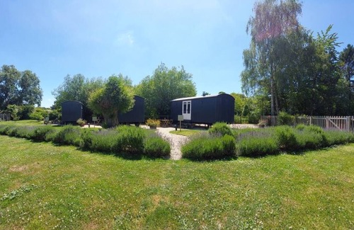 Northmoor Apartment | Shepherd's Hut The Burrow