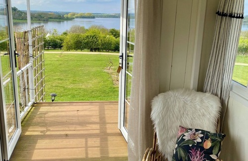 Longdon Cabin | Shepherd's Hut With Wood-Fired Hot Tub And Epic Views Over Rutland Water