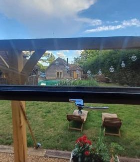 Alton Resort | Shepherd's Huts -at- Chawton Park Bungalow