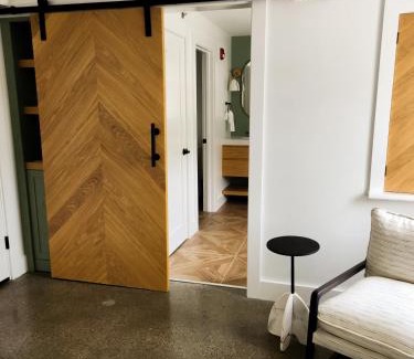South Kingstown Hotel | Shepherd’s Run