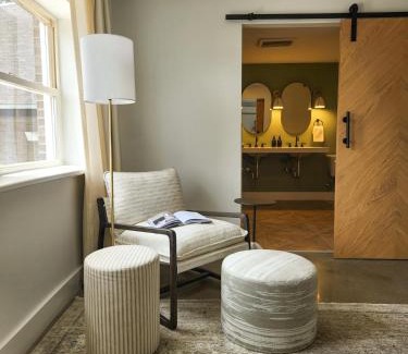 South Kingstown Hotel | Shepherd’s Run