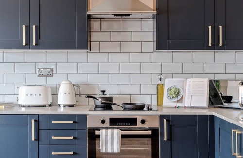 Askew Apartment | Shepherds Bush | 2 Bed Apartment