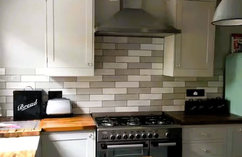 Wormholt and White City House | Shepherds Bush. W12. Magical place near Westfield.nnSharennSave