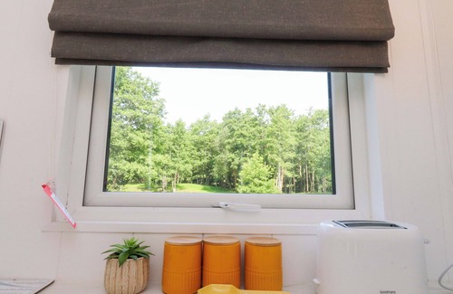 Knott End-on-Sea Cottage | SHEPHERDS HUT 1, romantic, country holiday cottage in Garstang