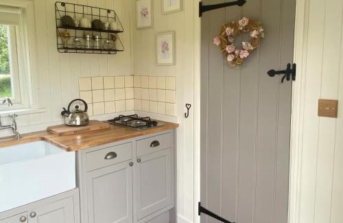 Lickfold House | Shepherds Hut 2